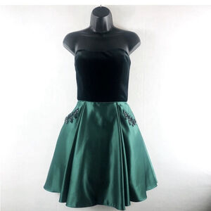 Blondie Nites Black and Emerald Green Strapless Formal Dress